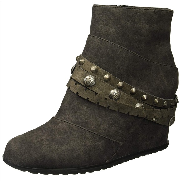 Orlanda Wrap Around Comfort Wedge Ankle Boots - Picture 6 of 8